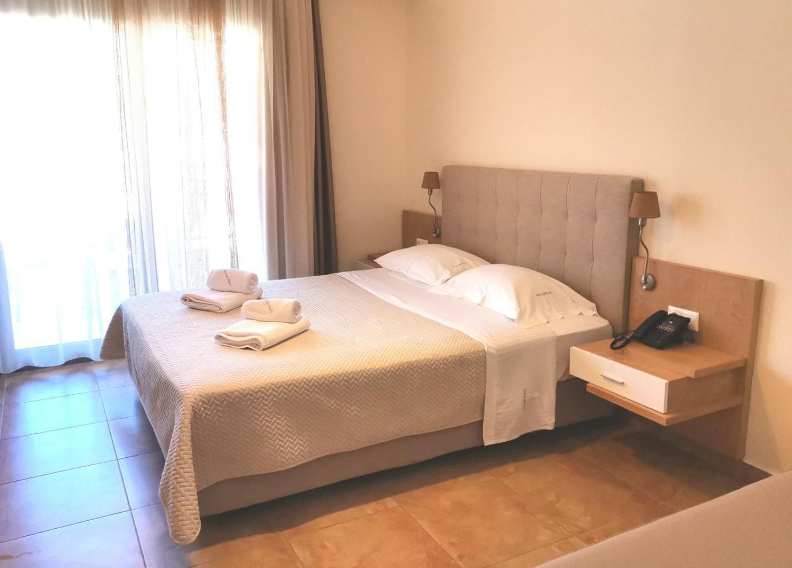 Artemis Plaza Aparthotel Ajía Paraszkeví Kültér fotó