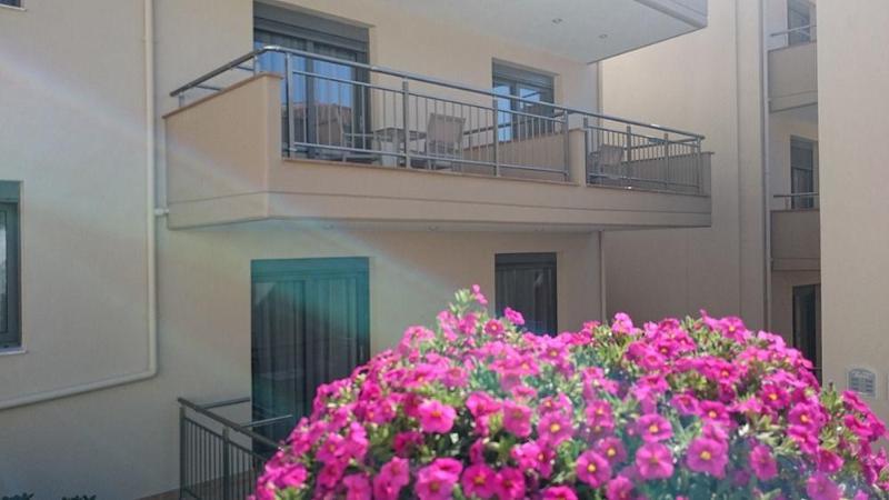 Artemis Plaza Aparthotel Ajía Paraszkeví Kültér fotó