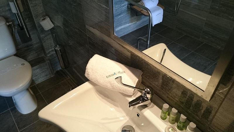 Artemis Plaza Aparthotel Ajía Paraszkeví Kültér fotó