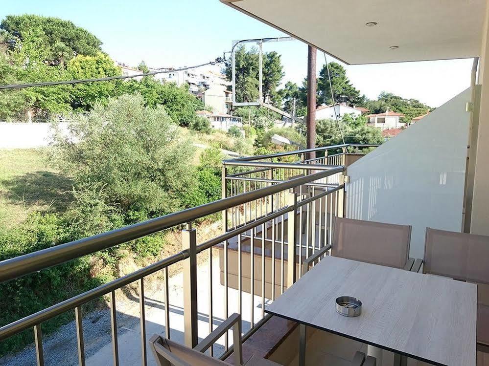 Artemis Plaza Aparthotel Ajía Paraszkeví Kültér fotó