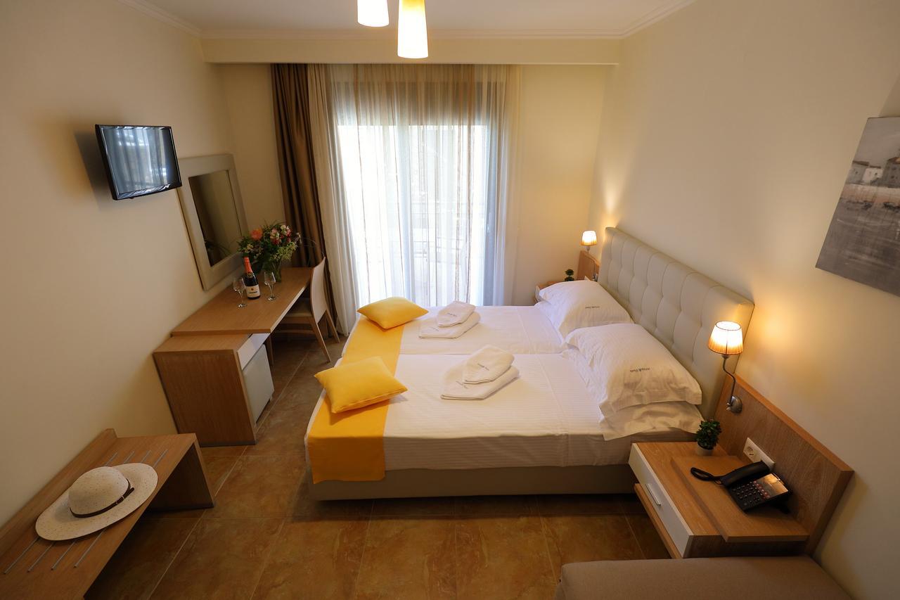 Artemis Plaza Aparthotel Ajía Paraszkeví Kültér fotó