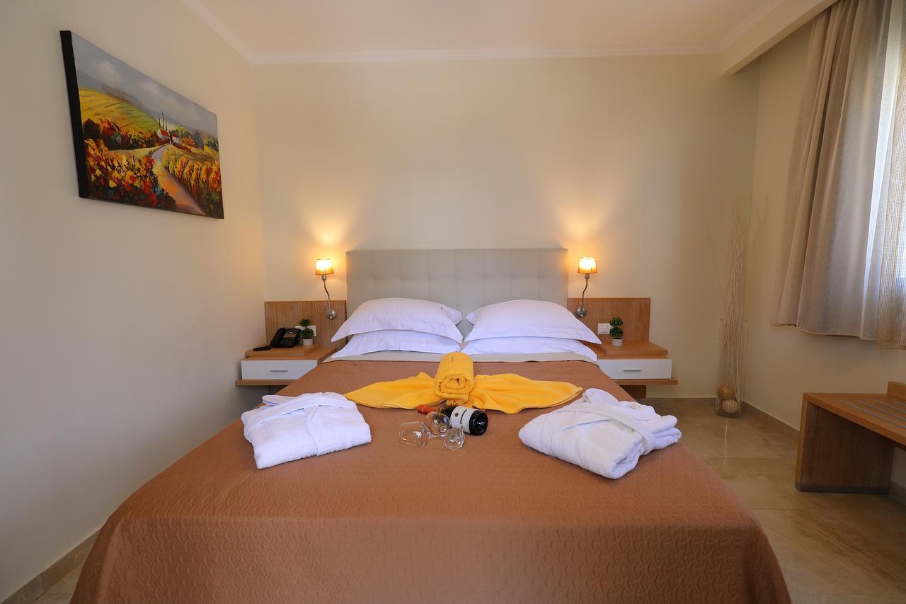 Artemis Plaza Aparthotel Ajía Paraszkeví Kültér fotó