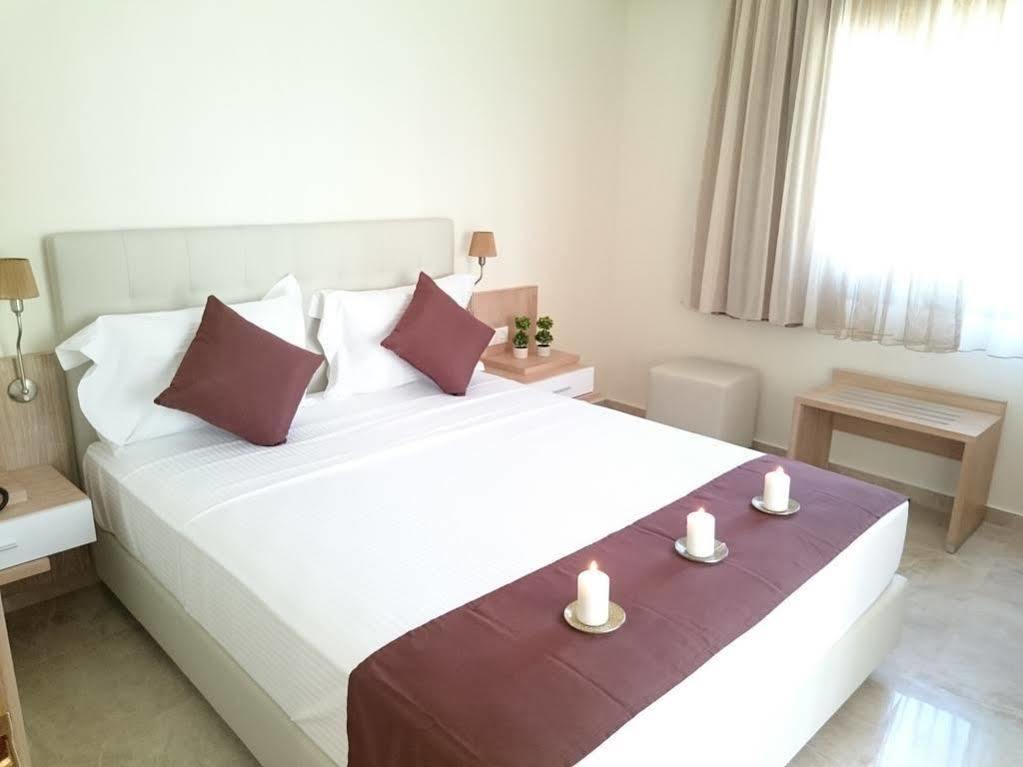 Artemis Plaza Aparthotel Ajía Paraszkeví Kültér fotó